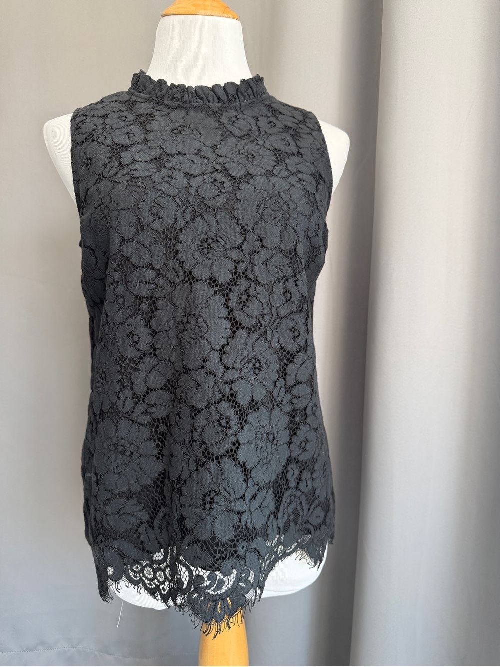 Ann Taylor Black Lace Sleeveless Blouse - Picture 14 of 14